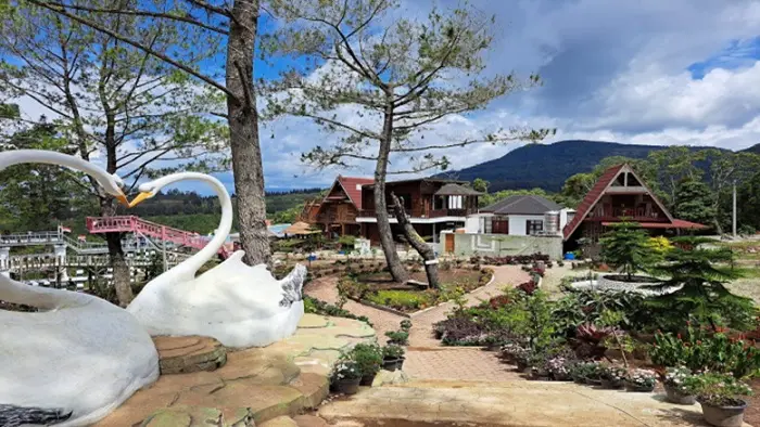 Maulana Cafe Karo: Tiket Masuk, Jam Buka, dan&nbsp;Lokasi