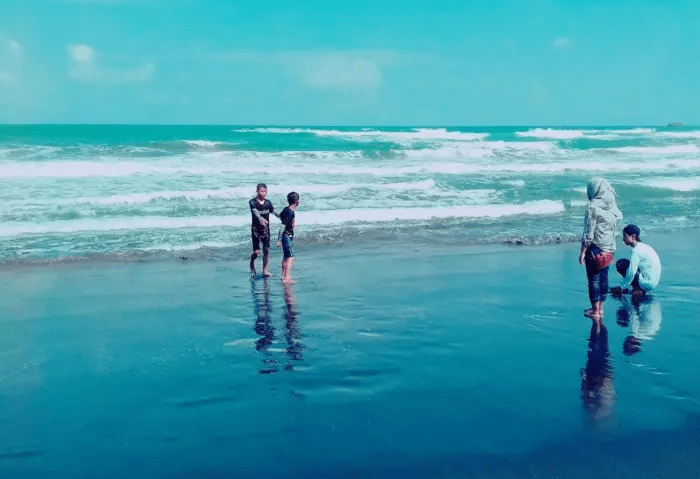 Pantai Bubujung: Lokasi, Tiket Masuk, Daya Tarik, dan&nbsp;Fasilitas