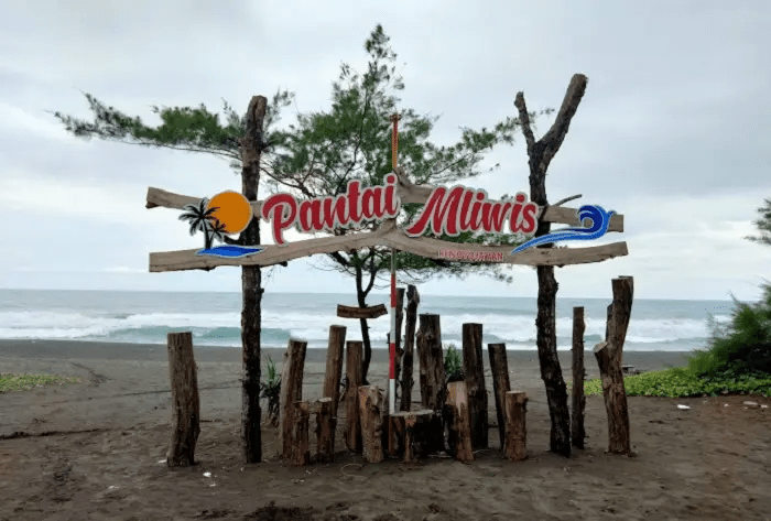 Pantai Mliwis: Daya Tarik, Fasilitas, Harga Tiket Masuk, dan&nbsp;Lokasi