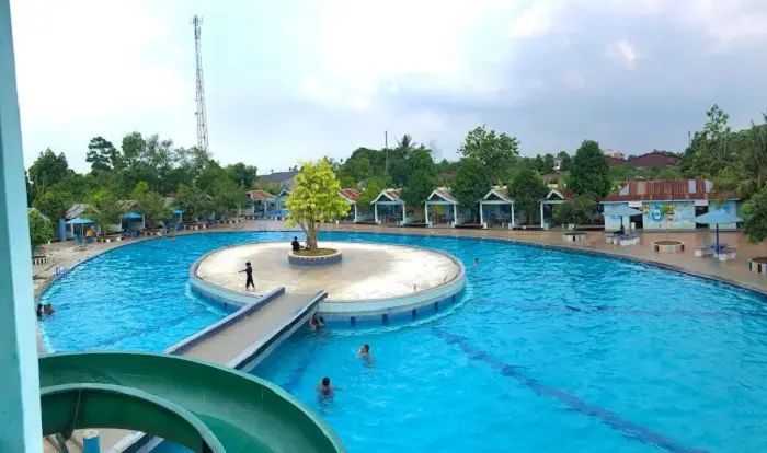 Kolam Renang Kuala Mega: Daya Tarik, Fasilitas, dan Tiket Masuk