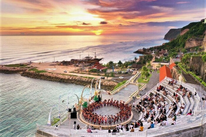Pantai Melasti Unik dengan Pemandangan Memukau di&nbsp;Bali
