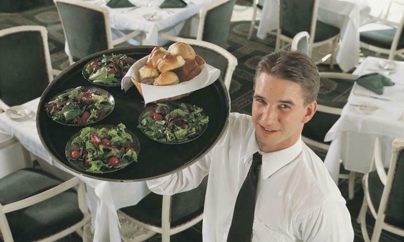 Apa itu Waiter dan Waitress? Pengertian dan&nbsp;Tugas-Tugasnya